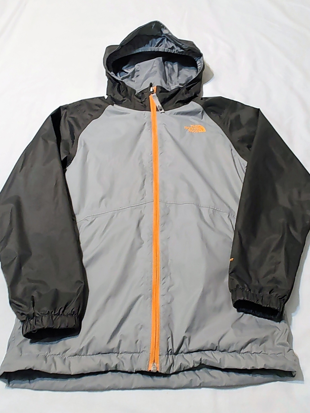The North Face Boys Lightweight Hooded Rain Jacket - Picture 3 of 6
